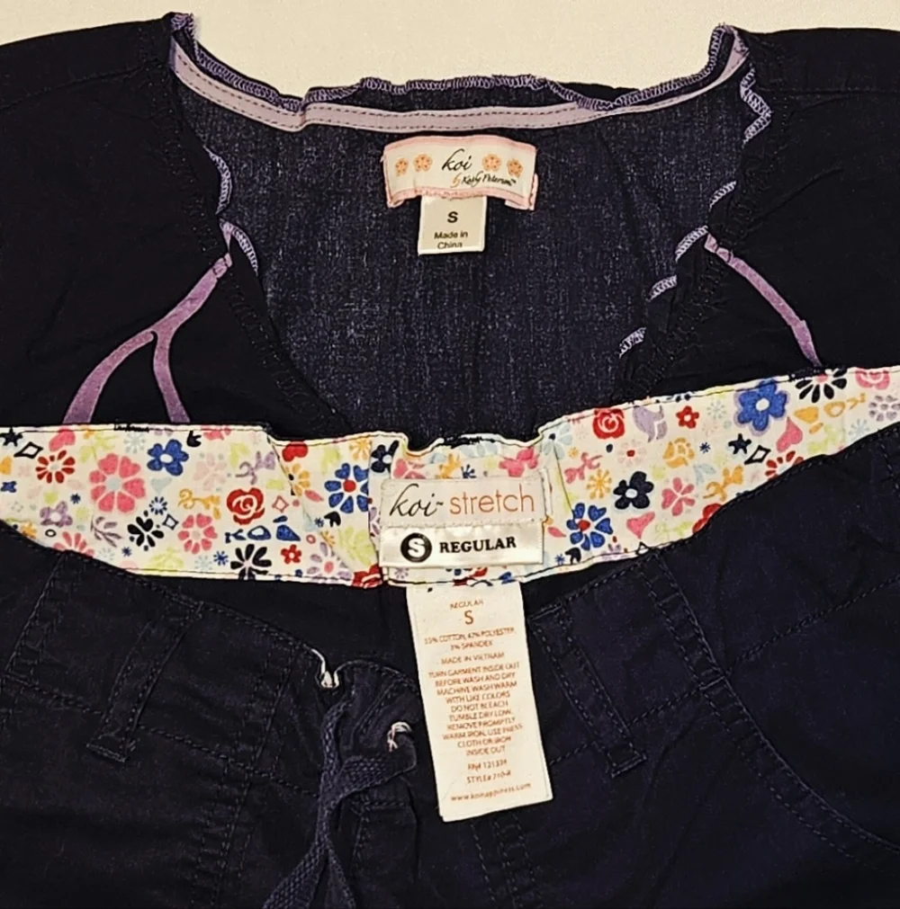 Koi Scrub Set Vet Themed In Navy Blue Size Small - Picture 2 of 2